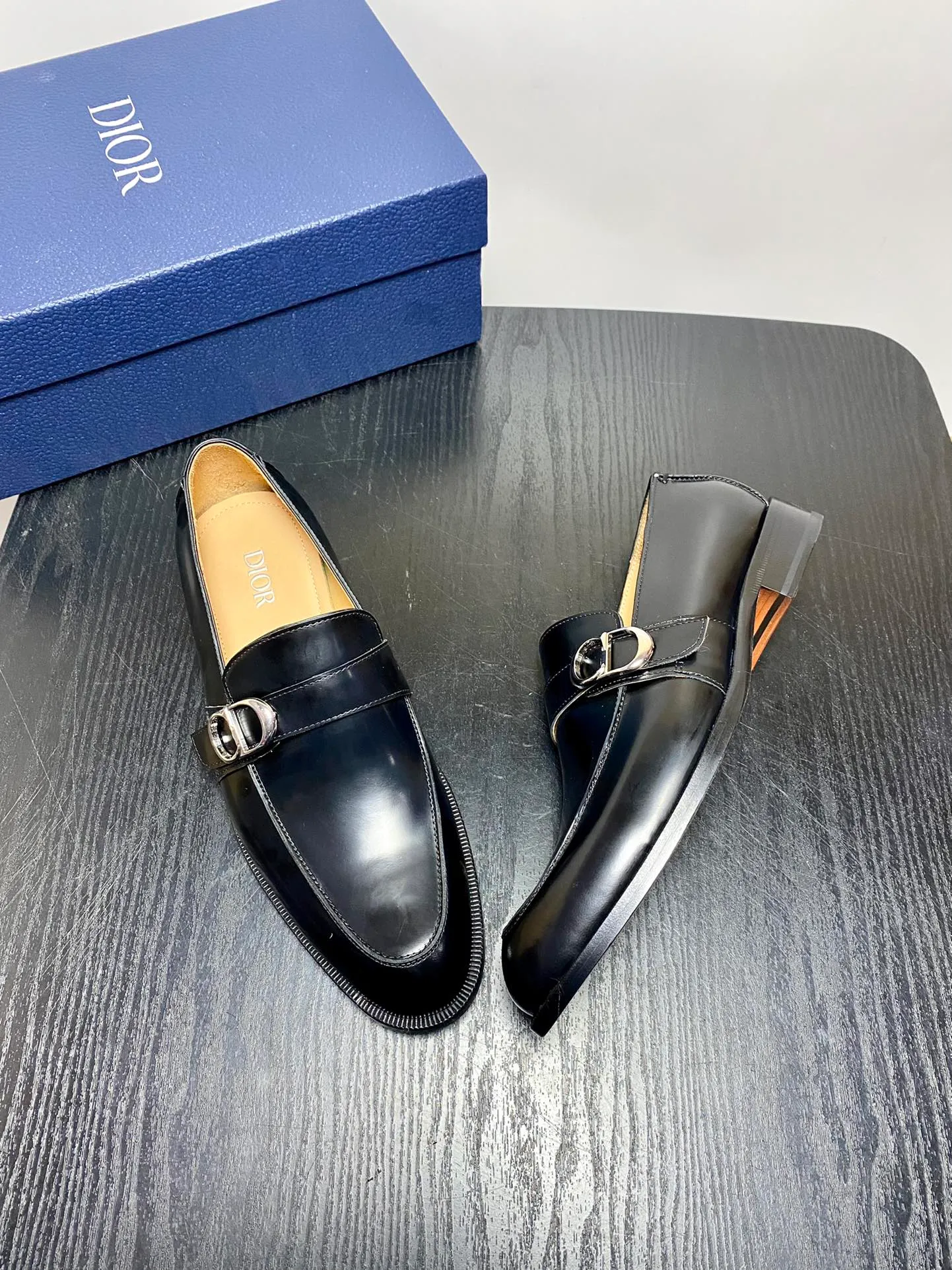 Men's shoes 💰960 Dior Derby shoes | Genuine leather sole formal leather shoes | Carefully crafted with open-edge beaded cowhide | Water-dyed cowhide lining | With classic lace-up closure | Exquisite embossed brand logo on the side | Glossy stacked heel design enhances style | Can be matched with formal or casual looks Size: 39-44 (customized at 38.45.46)